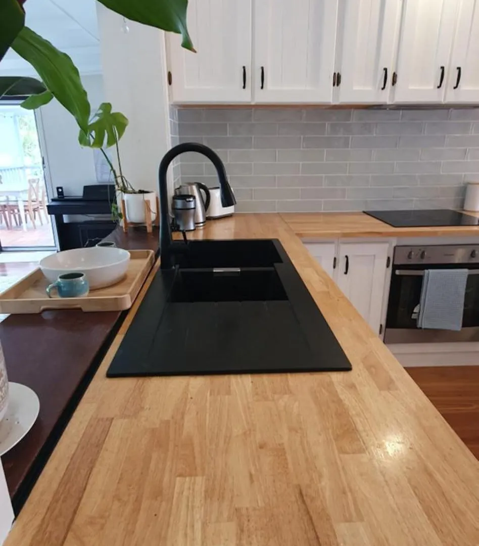 Apartment Gold Coast Family Retreat, Beach 1 And Half Kms, Shops, Full Home Australia