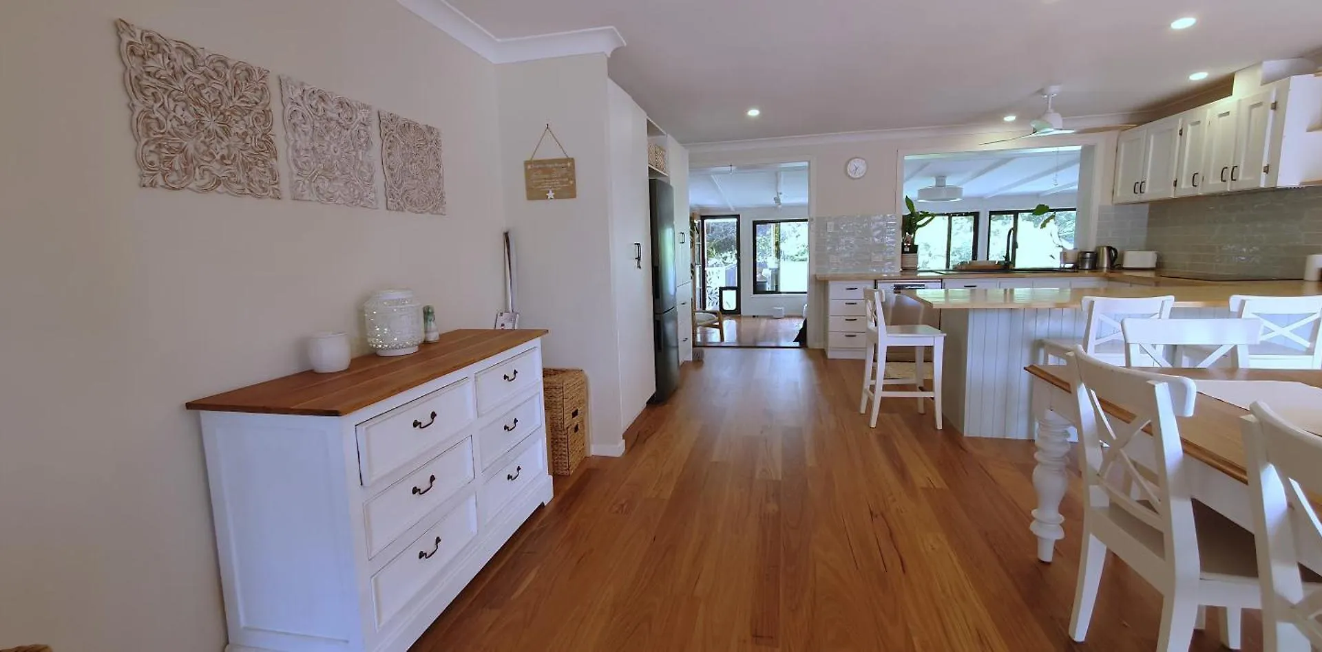 Gold Coast Family Retreat, Beach 1 And Half Kms, Shops, Full Home