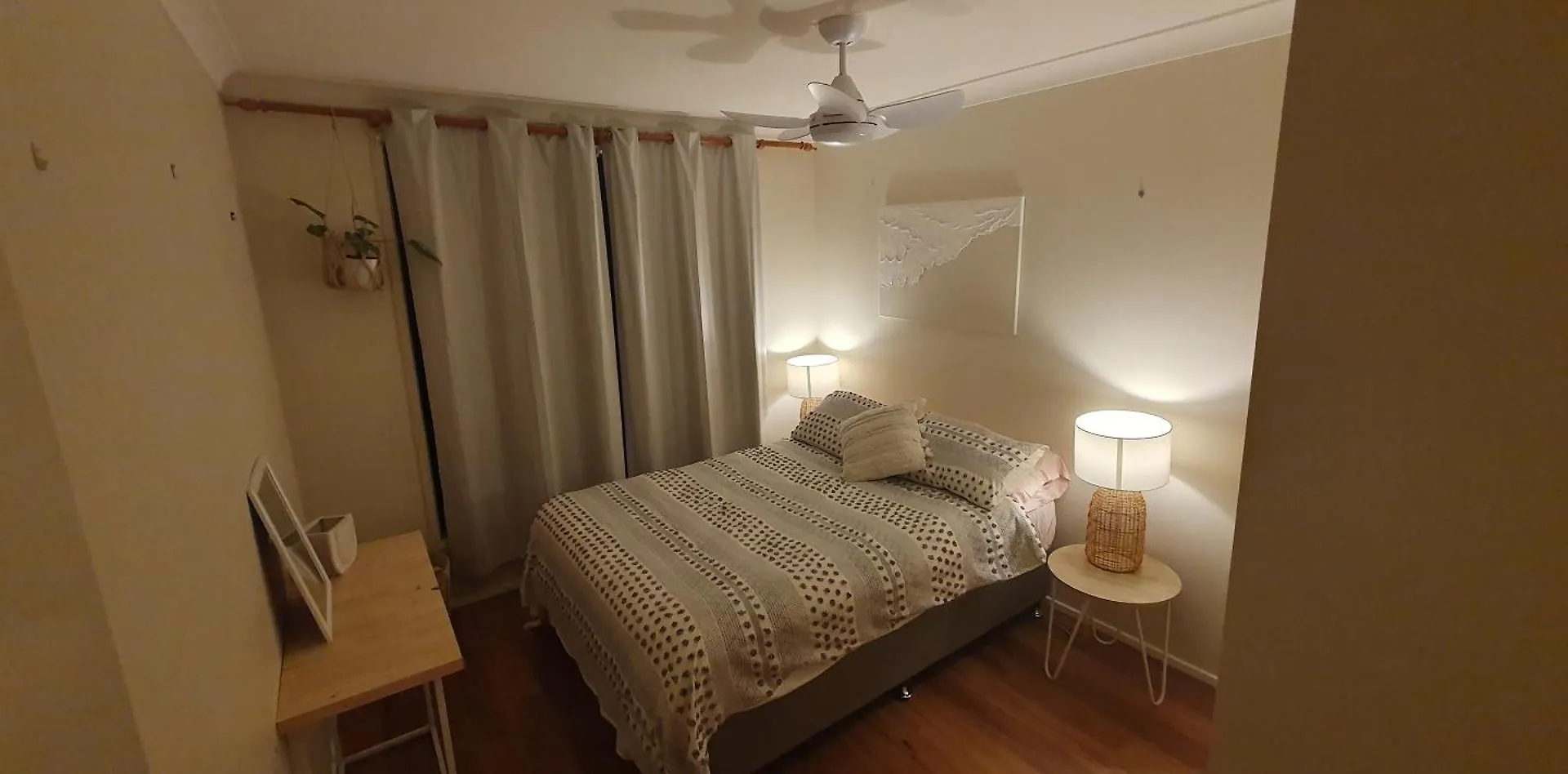 Gold Coast Family Retreat, Beach 1 And Half Kms, Shops, Full Home Gold Coast