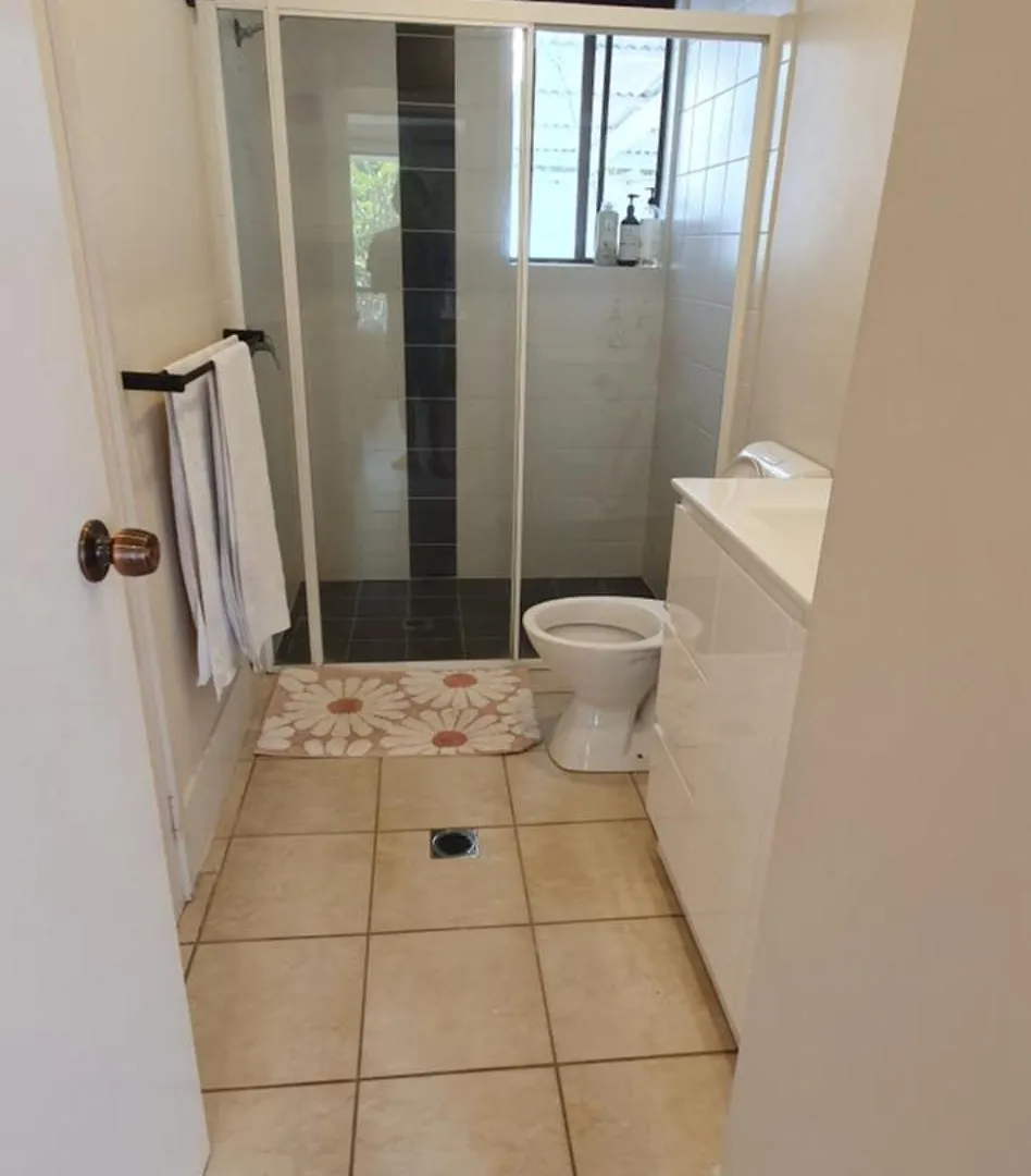 Gold Coast Family Retreat, Beach 1 And Half Kms, Shops, Full Home 0*, Gold Coast