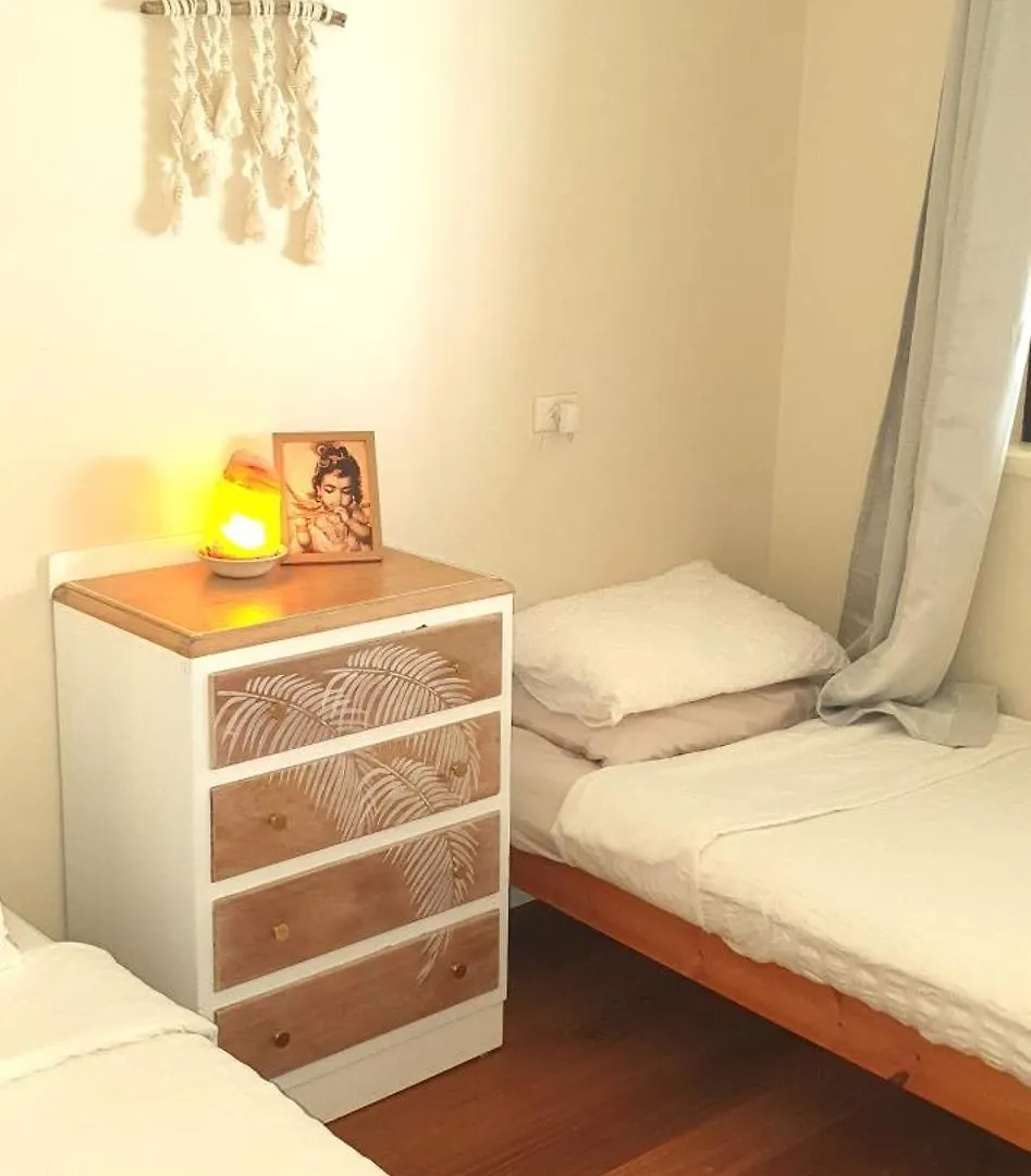 Gold Coast Family Retreat, Beach 1 And Half Kms, Shops, Full Home Apartment Gold Coast