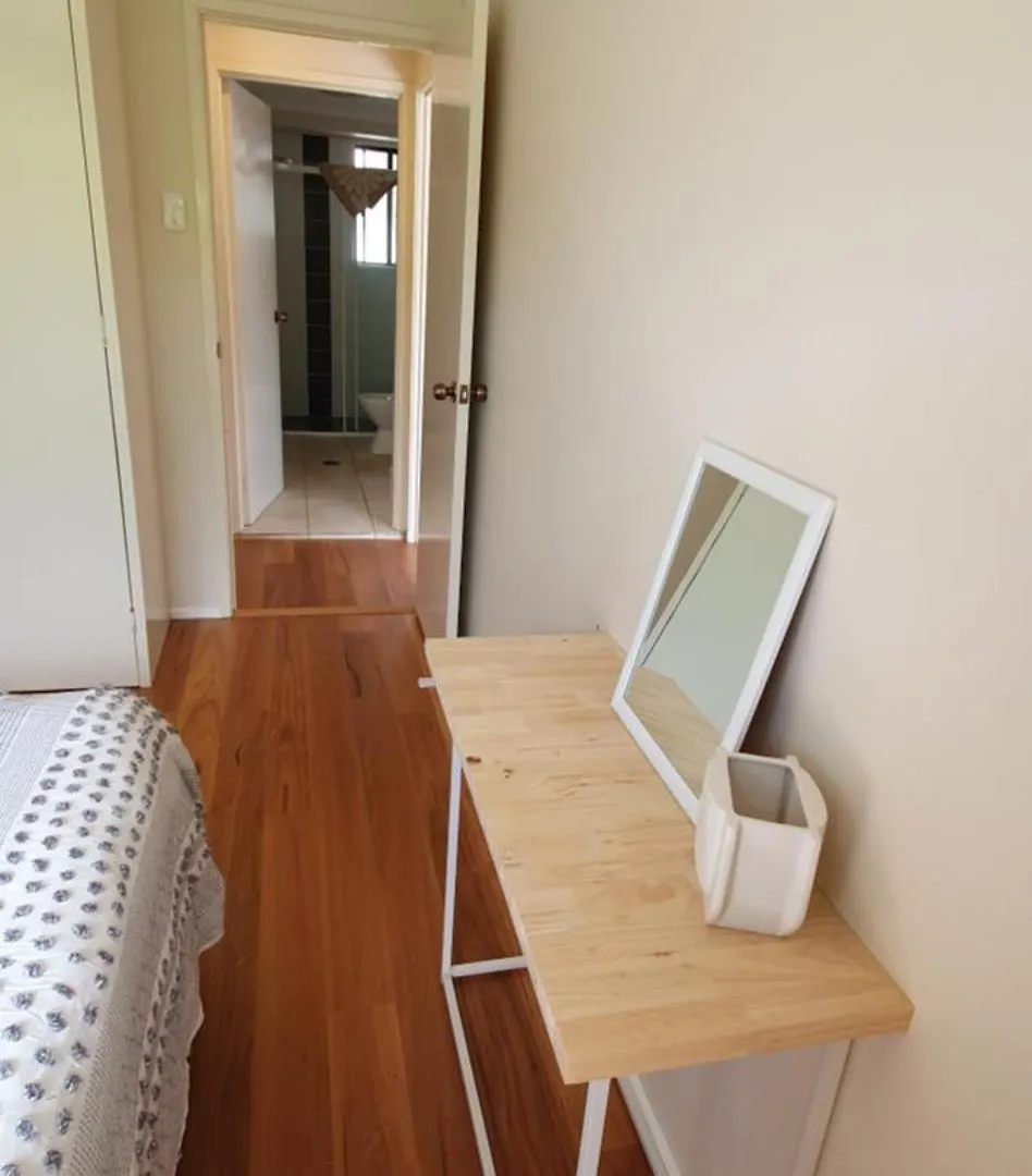 Gold Coast Family Retreat, Beach 1 And Half Kms, Shops, Full Home Gold Coast