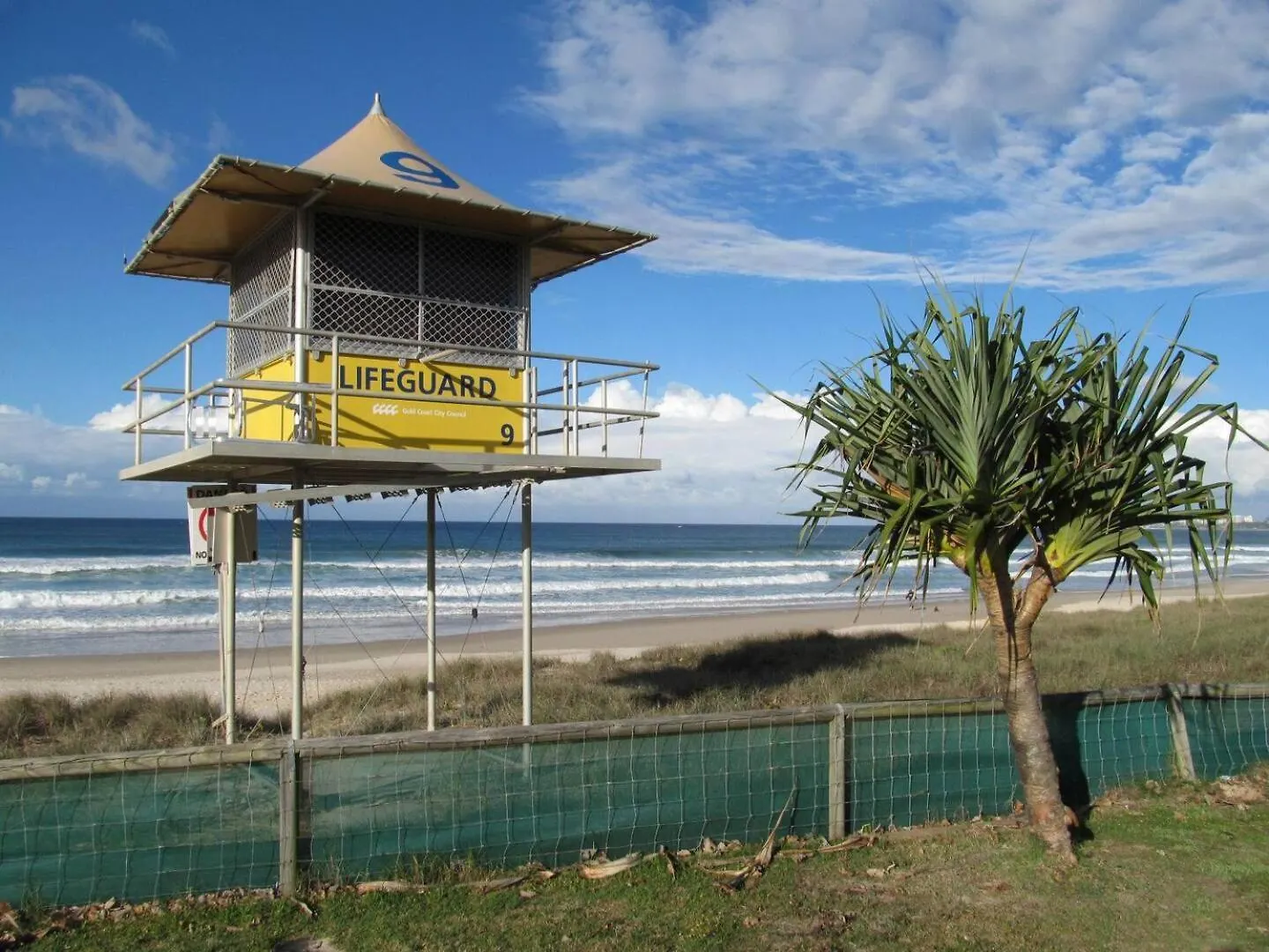 Apartment Gold Coast Family Retreat, Beach 1 And Half Kms, Shops, Full Home