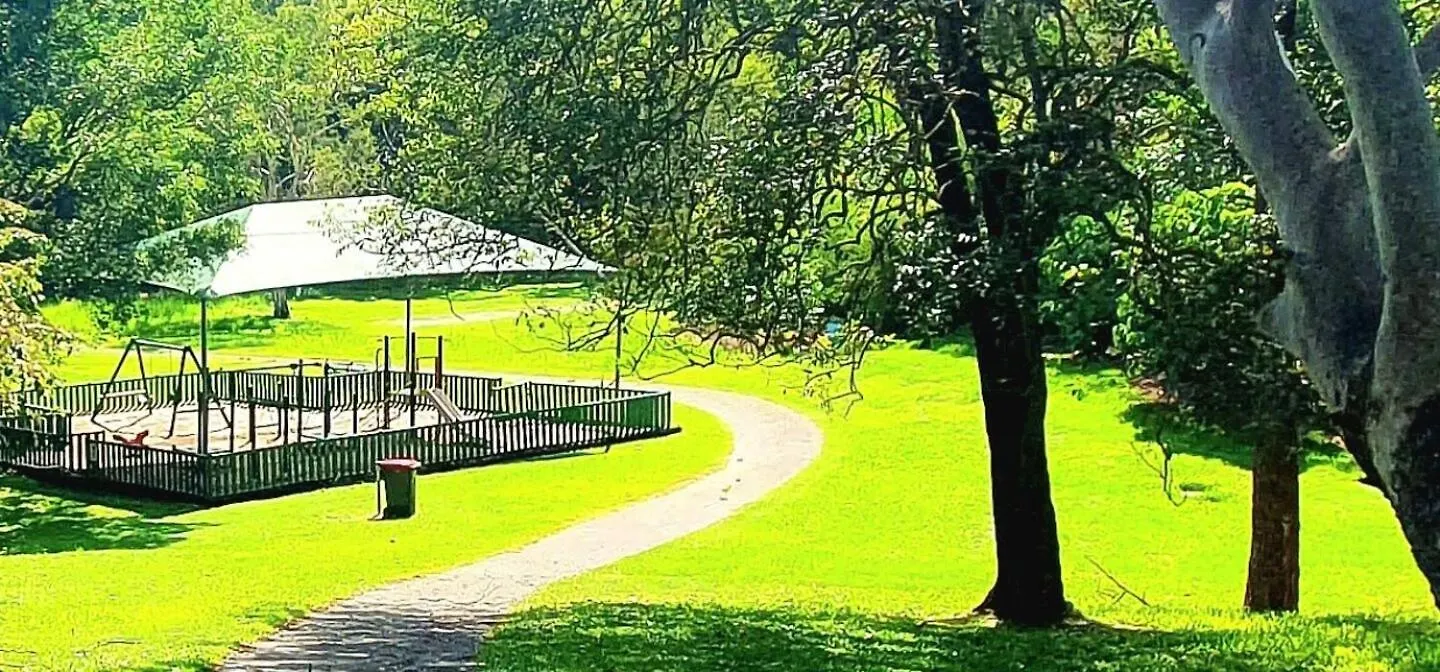 Gold Coast Family Retreat, Beach 1 And Half Kms, Shops, Full Home Gold Coast