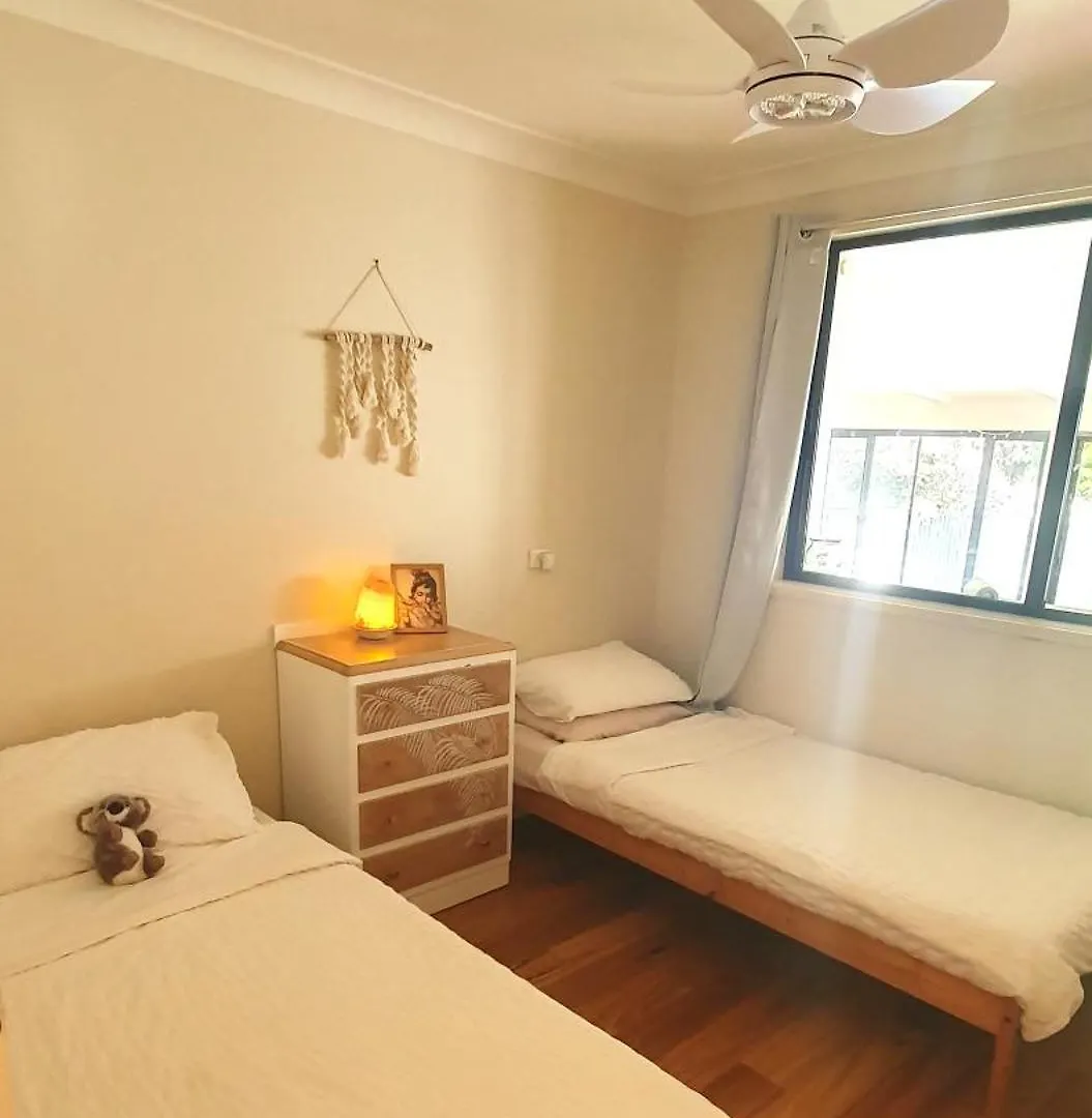 Gold Coast Family Retreat, Beach 1 And Half Kms, Shops, Full Home Apartment Gold Coast