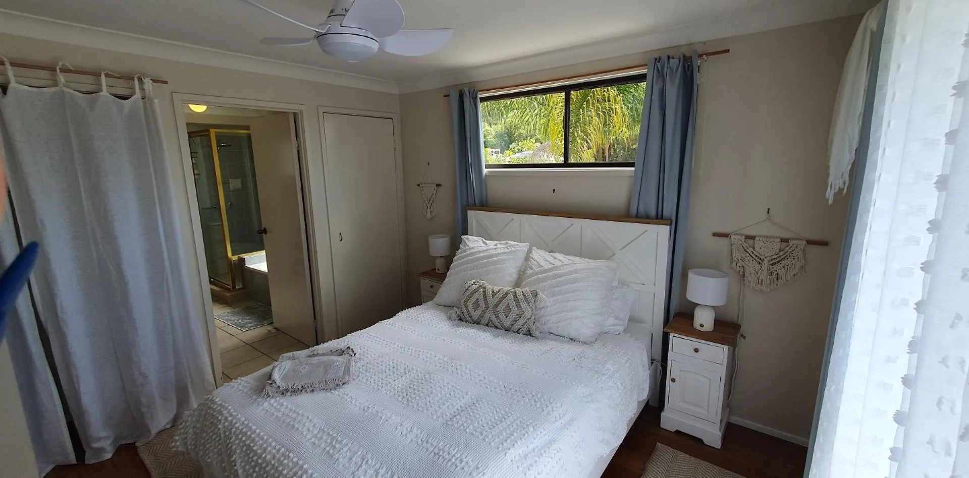Gold Coast Family Retreat, Beach 1 And Half Kms, Shops, Full Home