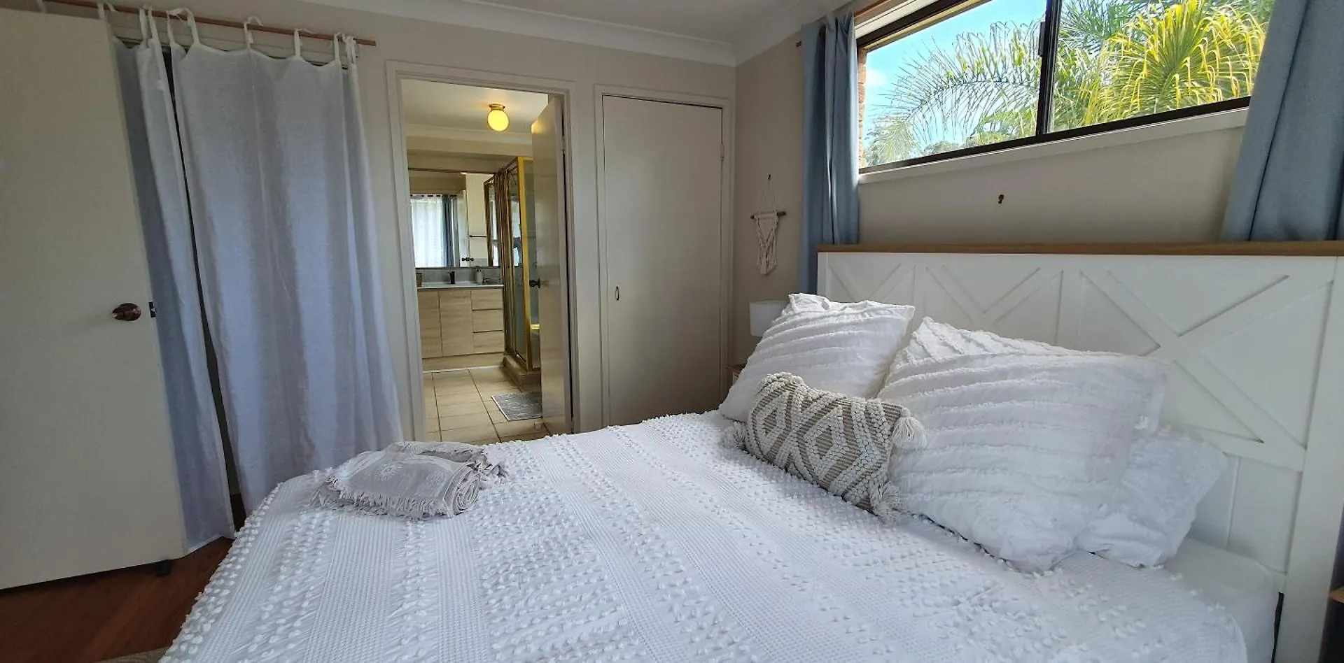 Apartment Gold Coast Family Retreat, Beach 1 And Half Kms, Shops, Full Home Australia
