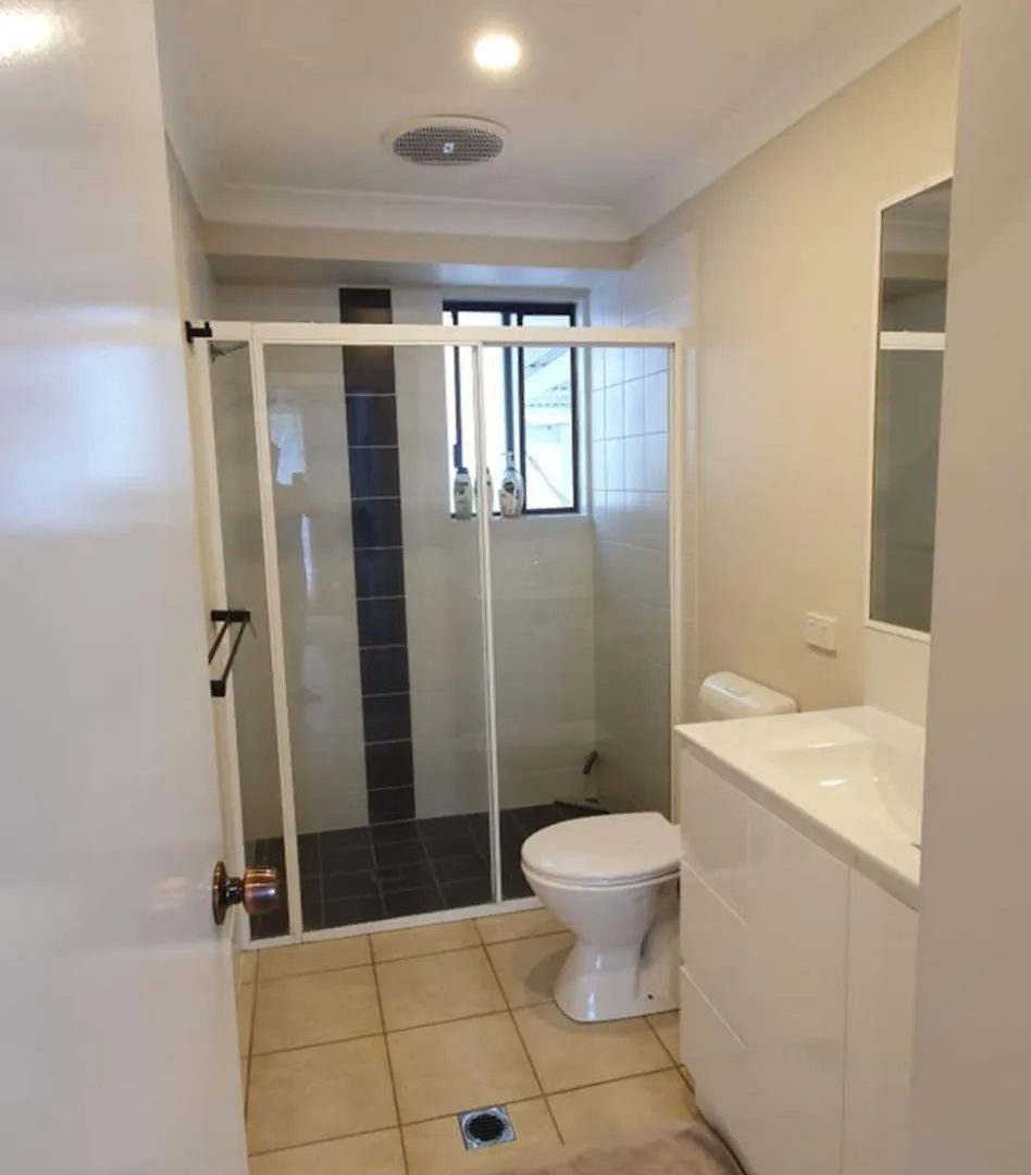 Apartment Gold Coast Family Retreat, Beach 1 And Half Kms, Shops, Full Home