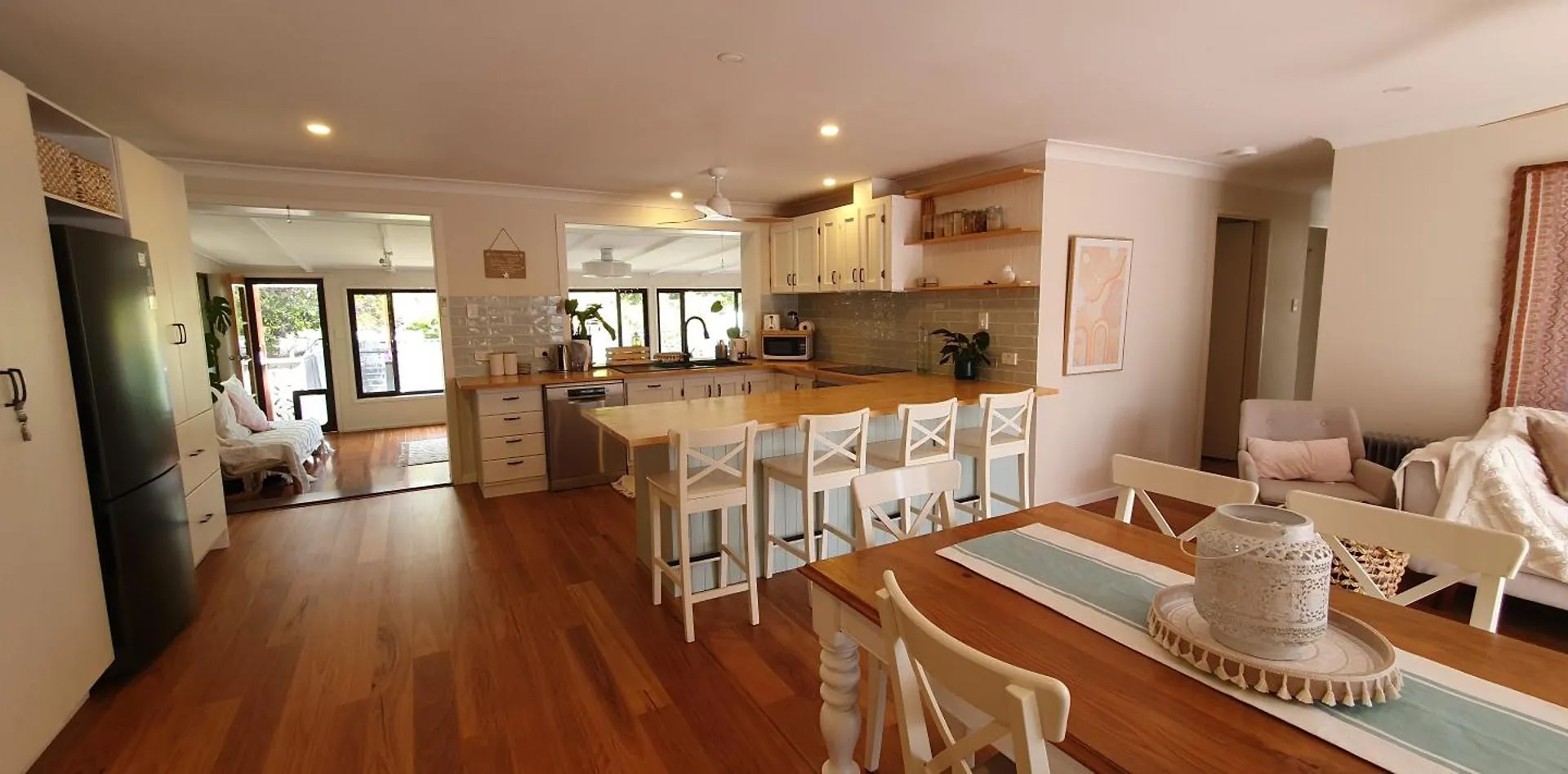 Gold Coast Family Retreat, Beach 1 And Half Kms, Shops, Full Home