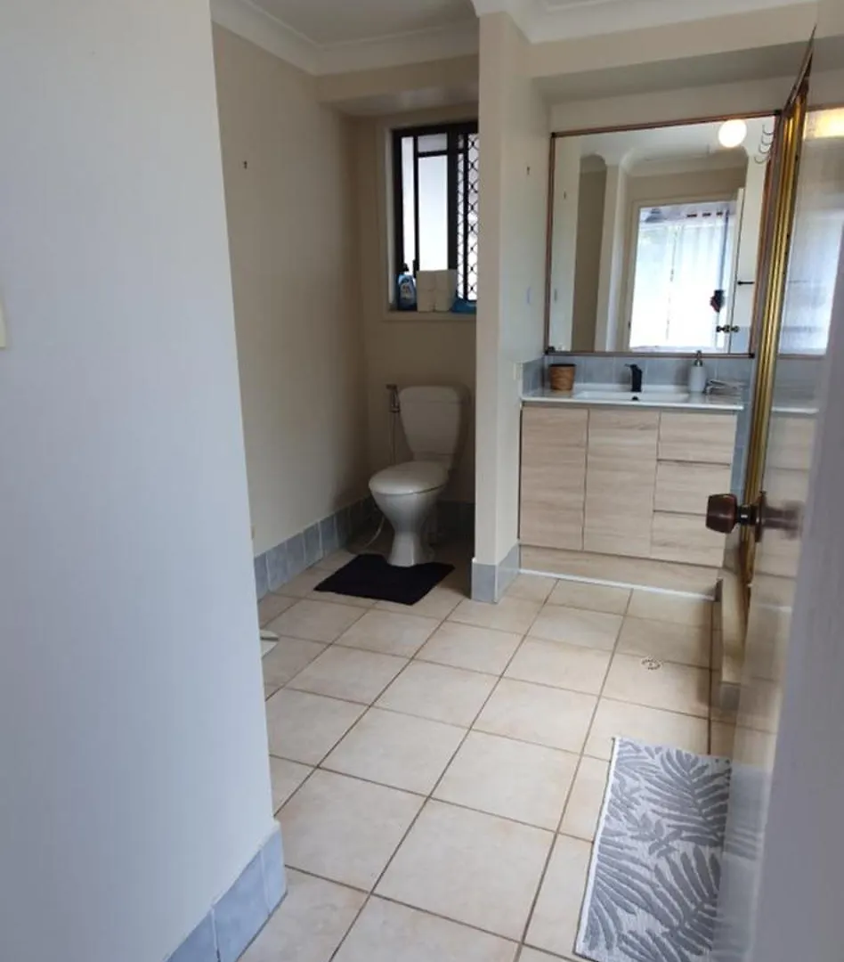 Gold Coast Family Retreat, Beach 1 And Half Kms, Shops, Full Home Gold Coast