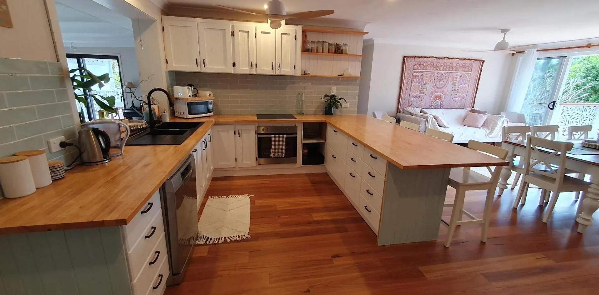 Apartment Gold Coast Family Retreat, Beach 1 And Half Kms, Shops, Full Home