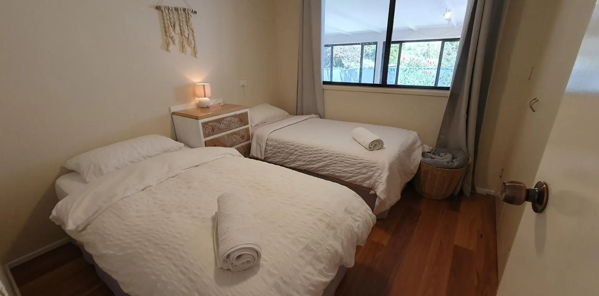 Gold Coast Family Retreat, Beach 1 And Half Kms, Shops, Full Home Australia