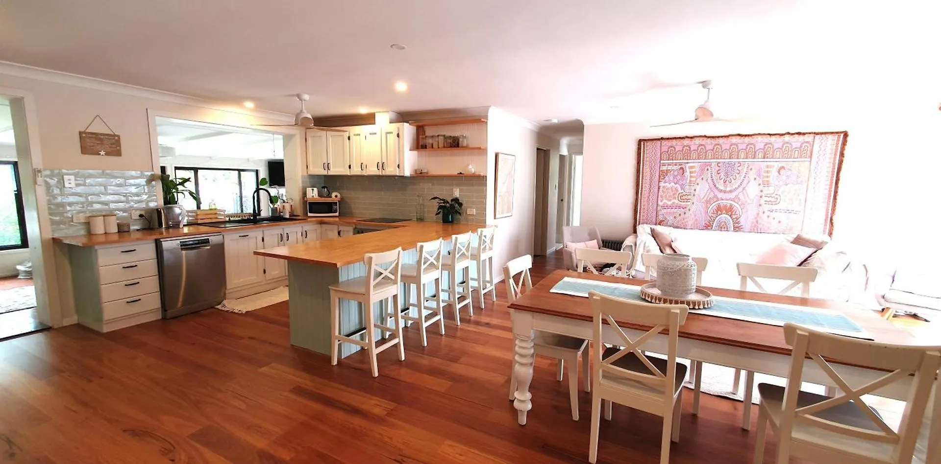 Gold Coast Family Retreat, Beach 1 And Half Kms, Shops, Full Home
