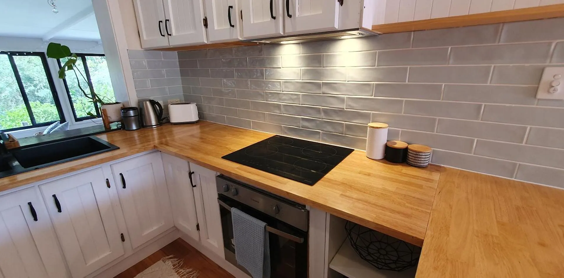 Apartment Gold Coast Family Retreat, Beach 1 And Half Kms, Shops, Full Home