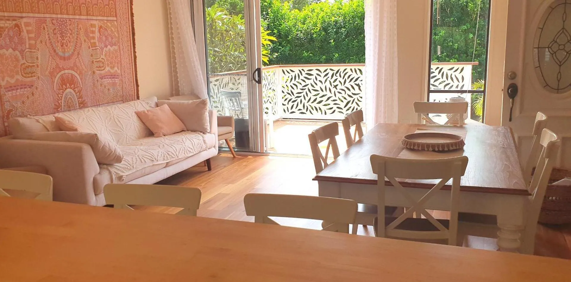 Gold Coast Family Retreat, Beach 1 And Half Kms, Shops, Full Home Apartment