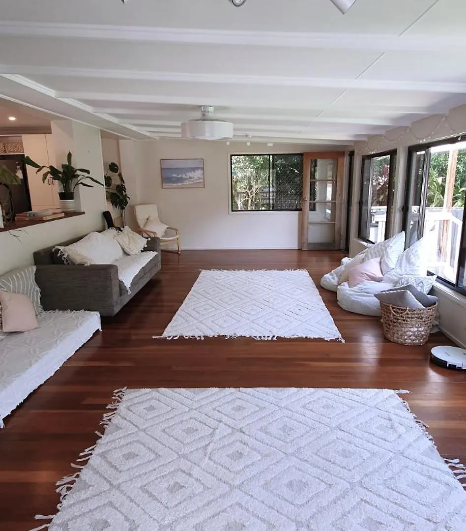 Gold Coast Family Retreat, Beach 1 And Half Kms, Shops, Full Home Australia