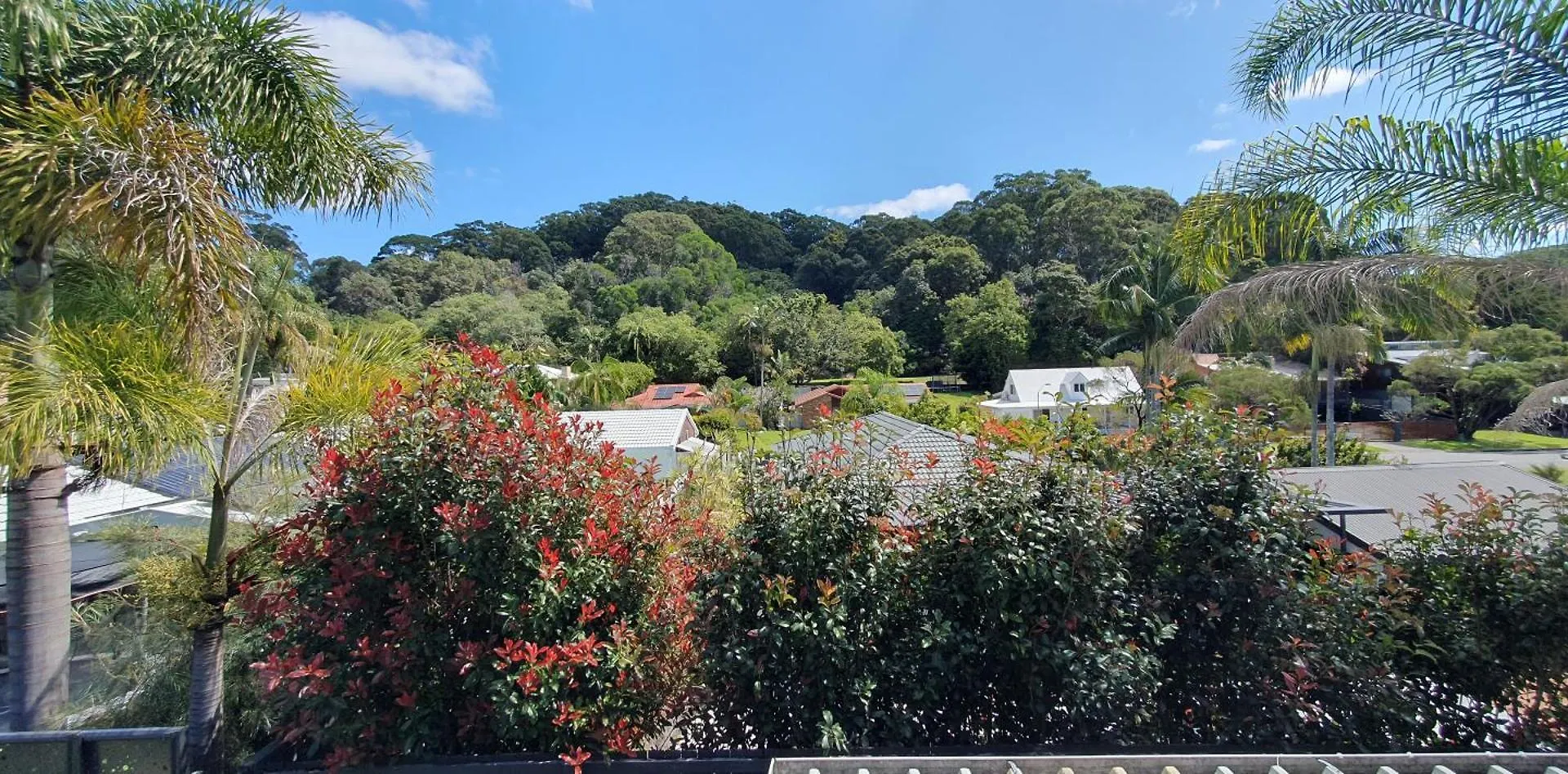 Gold Coast Family Retreat, Beach 1 And Half Kms, Shops, Full Home